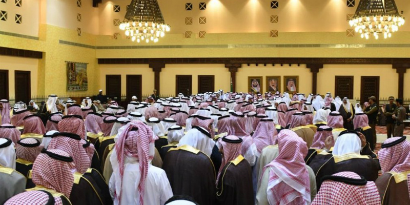 Saudi-prince-mourners.jpg