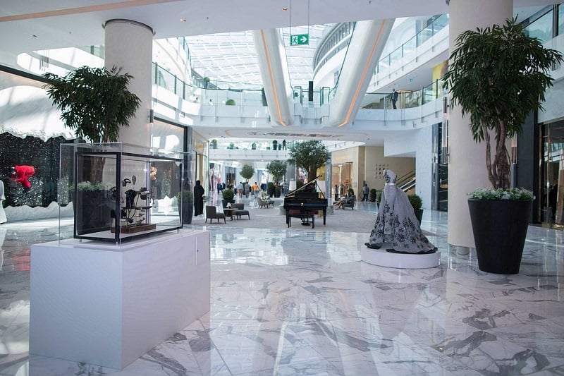https://gulfbusiness.com/wp-content/uploads/2018/03/The-Dubai-Mall-Fashion-Avenue-interior.jpg