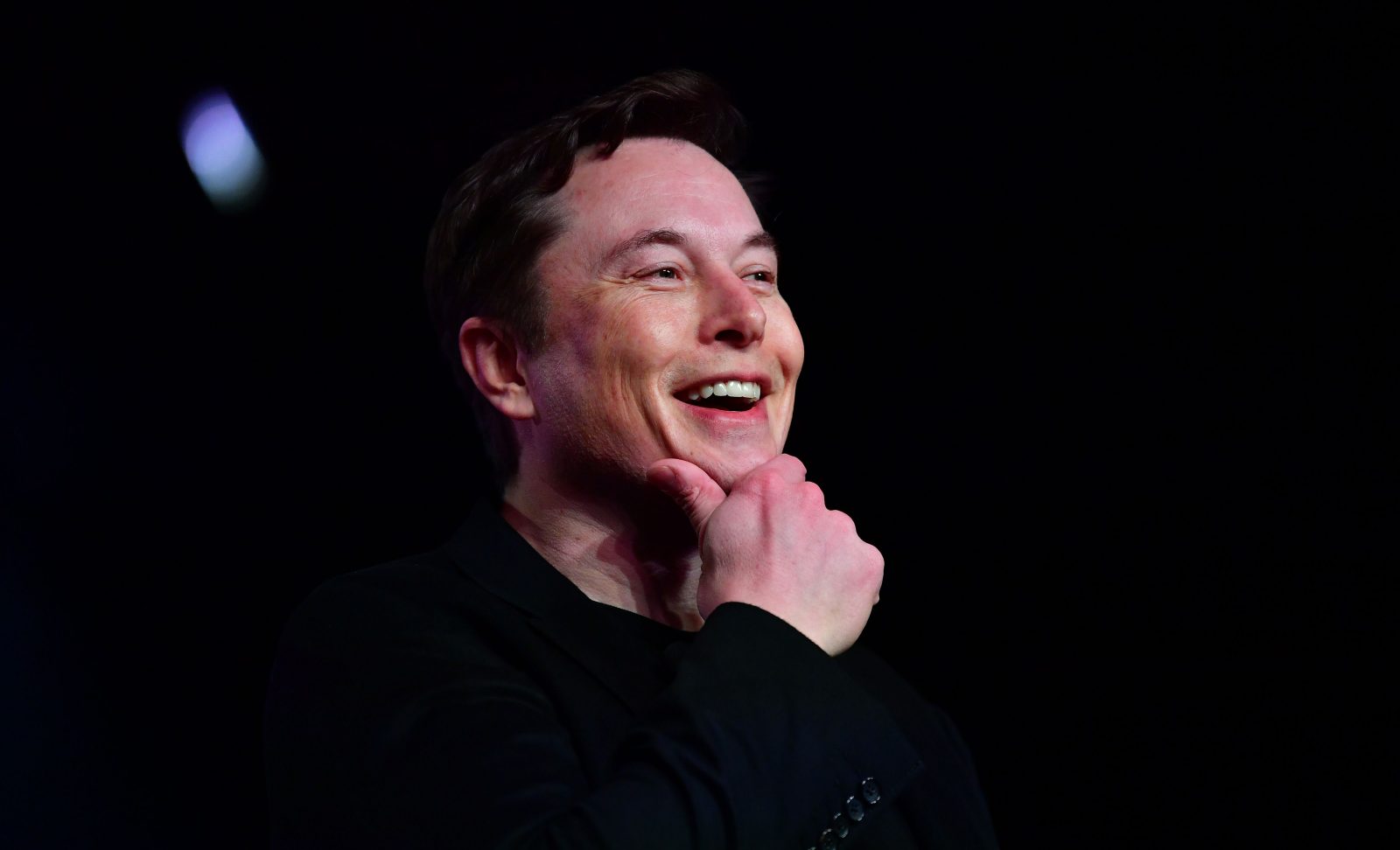 Tesla shares give up gains on renewed prospect of Musk buying Twitter