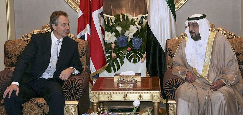 British Prime Minister Tony Blair (L) meets with Sheikh Khalifa on December 19, 2006 in Abu Dhabi (Photo by Peter Macdiarmid/Getty Images)