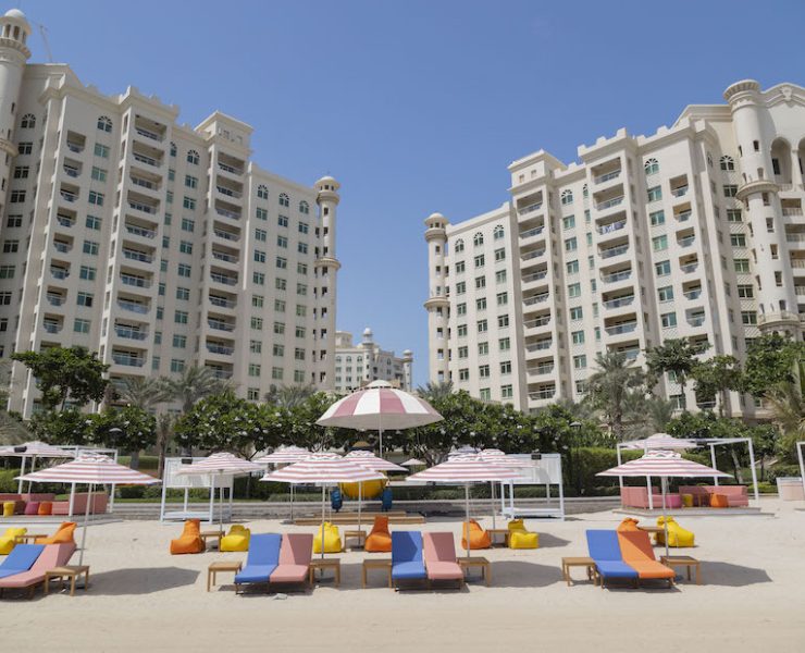 Review: Dubai's new retro themed 'Peaches & Cream' Beach Club