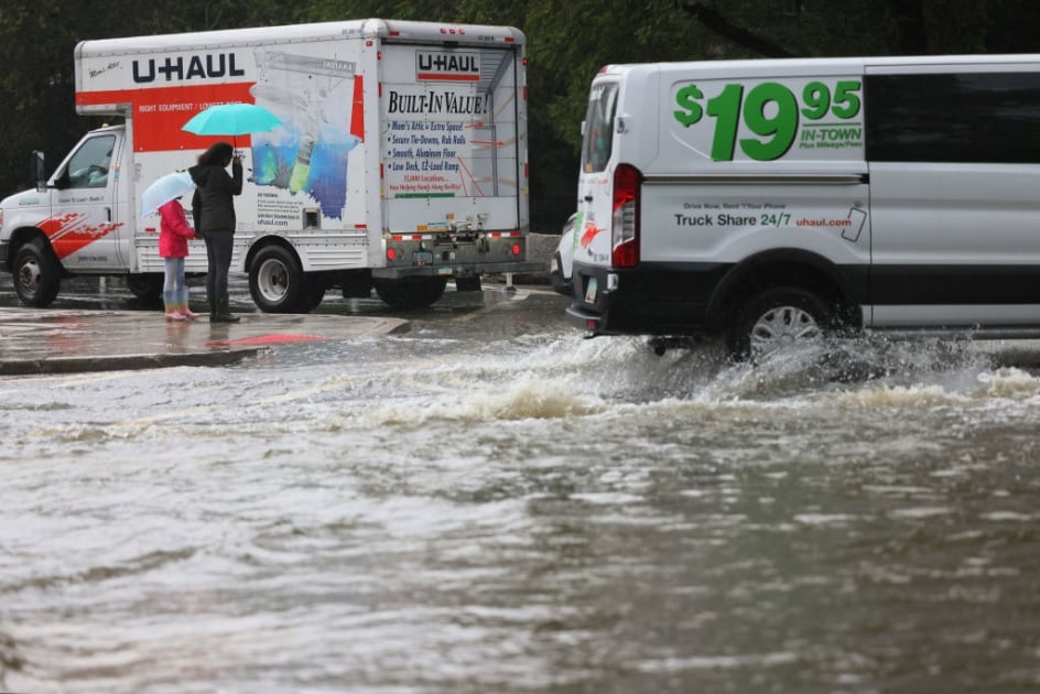 Uae Issues Warning Over New York City Flash Floods 