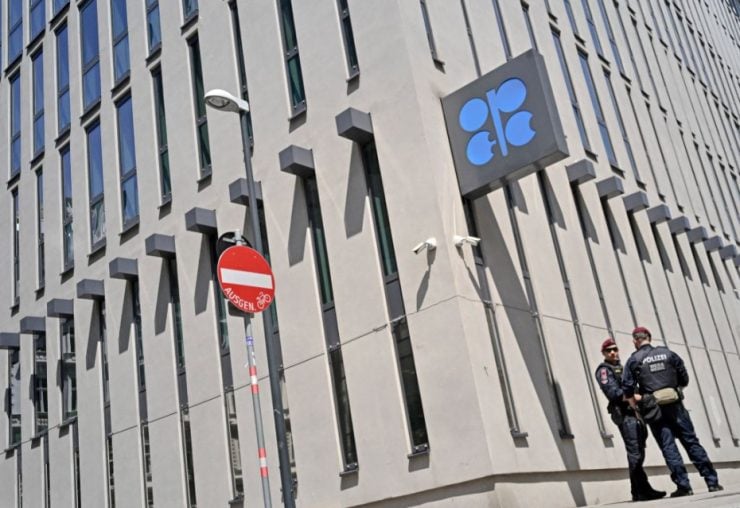 Angola quits OPEC in blow to oil producer group
