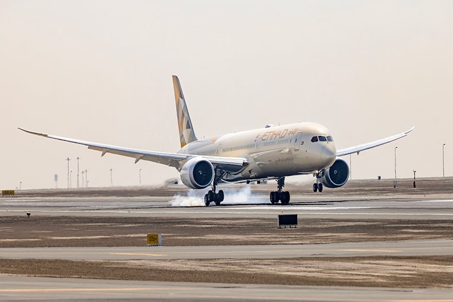 Etihad brings home its brand new Boeing 787-9 Dreamliner: Watch