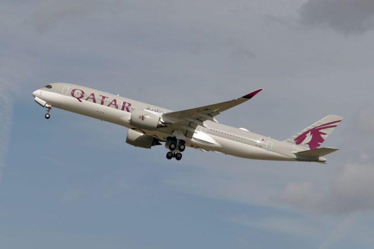 Qatar Airways courts Airbus and Boeing for 150 new planes