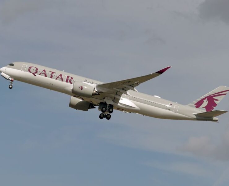 Qatar Airways courts Airbus and Boeing for 150 new planes