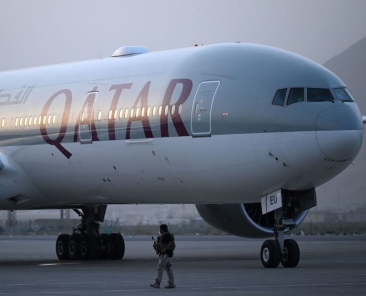 Qatar Airways courts Airbus and Boeing for 150 new planes