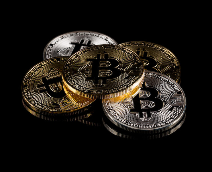 Bitcoin drops 7.9% to $61,842