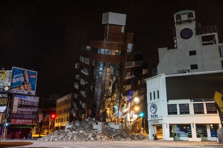 HUALIEN, TAIWAN - APRIL 04: An area of a damaged building is cordoned off following the earthquake on April 04, 2024 in Hualien, Taiwan. A 7.5 magnitude earthquake hit eastern Taiwan on Wednesday, triggering a tsunami warning for the coastline in Taiwan, the Philippines and Japan. (Photo by Annabelle Chih/Getty Images)