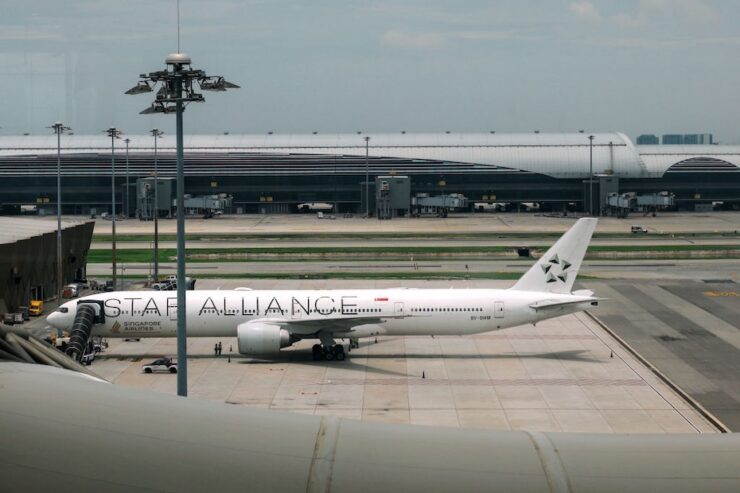 Singapore Airlines Flight SQ321 at Bangkok Airport