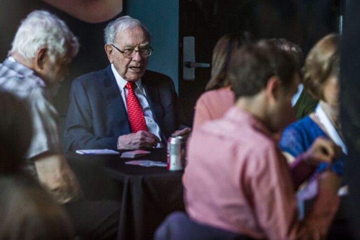 Warren Buffett, chairman and chief executive officer of Berkshire Hathaway Inc., plays bridge at an event on the sidelines of the Berkshire Hathaway annual shareholders meeting in Omaha, Nebraska, U.S., on Sunday, May 6, 2018. Buffett said he doesn't want Berkshire Hathaway Inc. being a leader on cyber insurance because neither he nor others in the industry really know the risk. Photographer: David Williams/Bloomberg