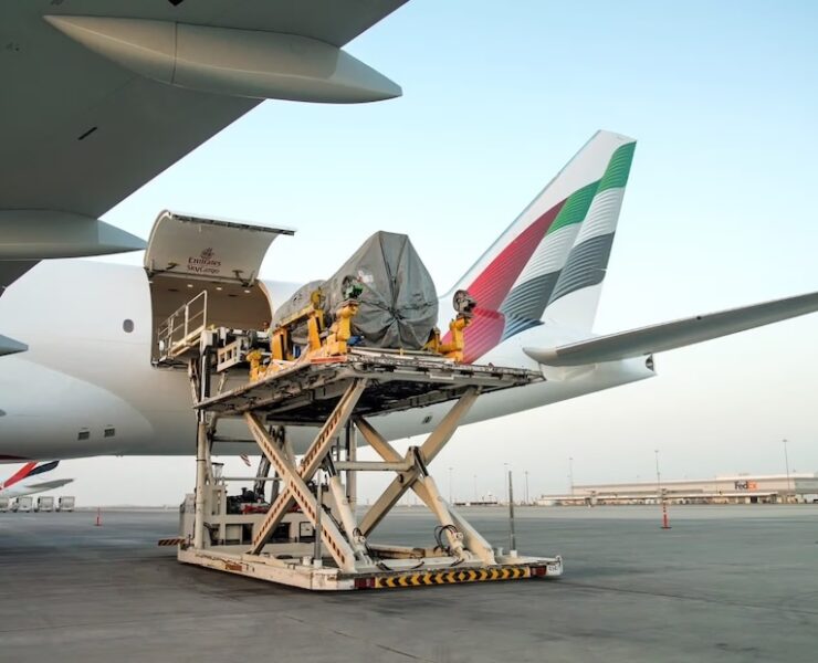 emirates skycargo new vertical to transport aircraft engines