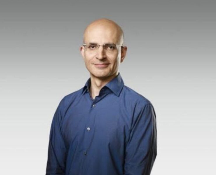 Leadership shuffle at Apple: Who's taking over as COO?