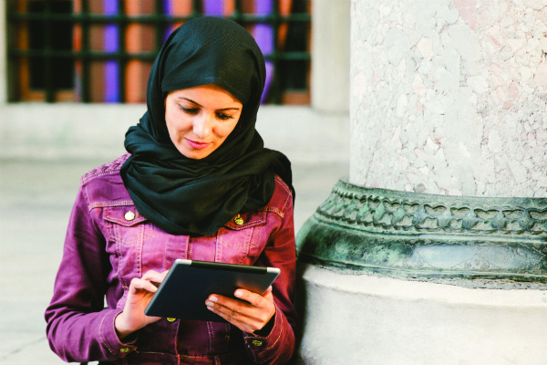 Halal woman with tablet