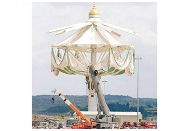 Work begins on installation of world's largest umbrella in Mecca