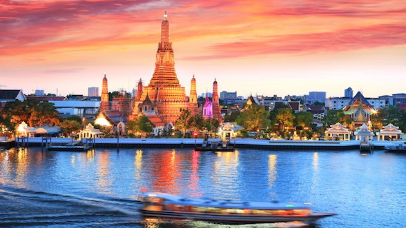 Iconic Wat Arun bangkok
